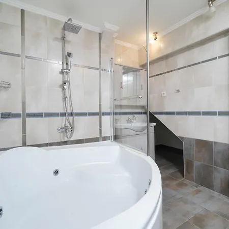 아파트 Althea Golden