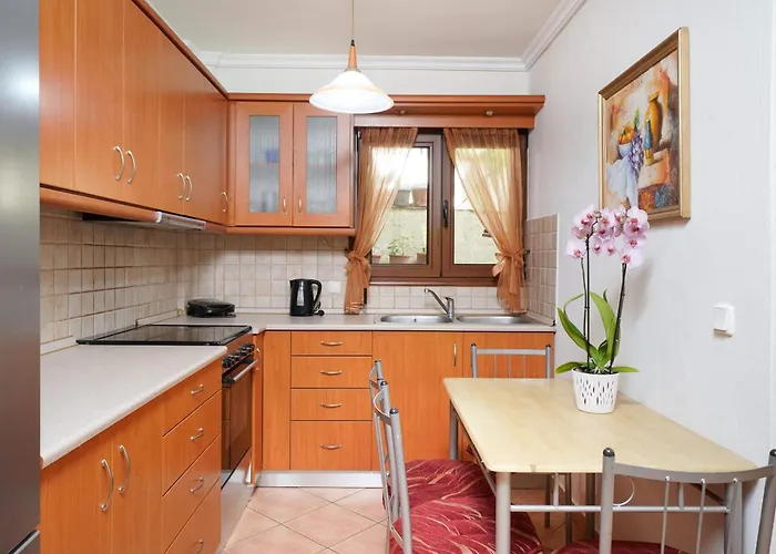 Althea Golden Apartman Potamia